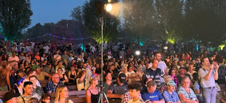 **Strahlendes Highlight in Dortmund: Die Dortmunder-Schlagerparty beim Lichterfest im Fredenbaumpark**