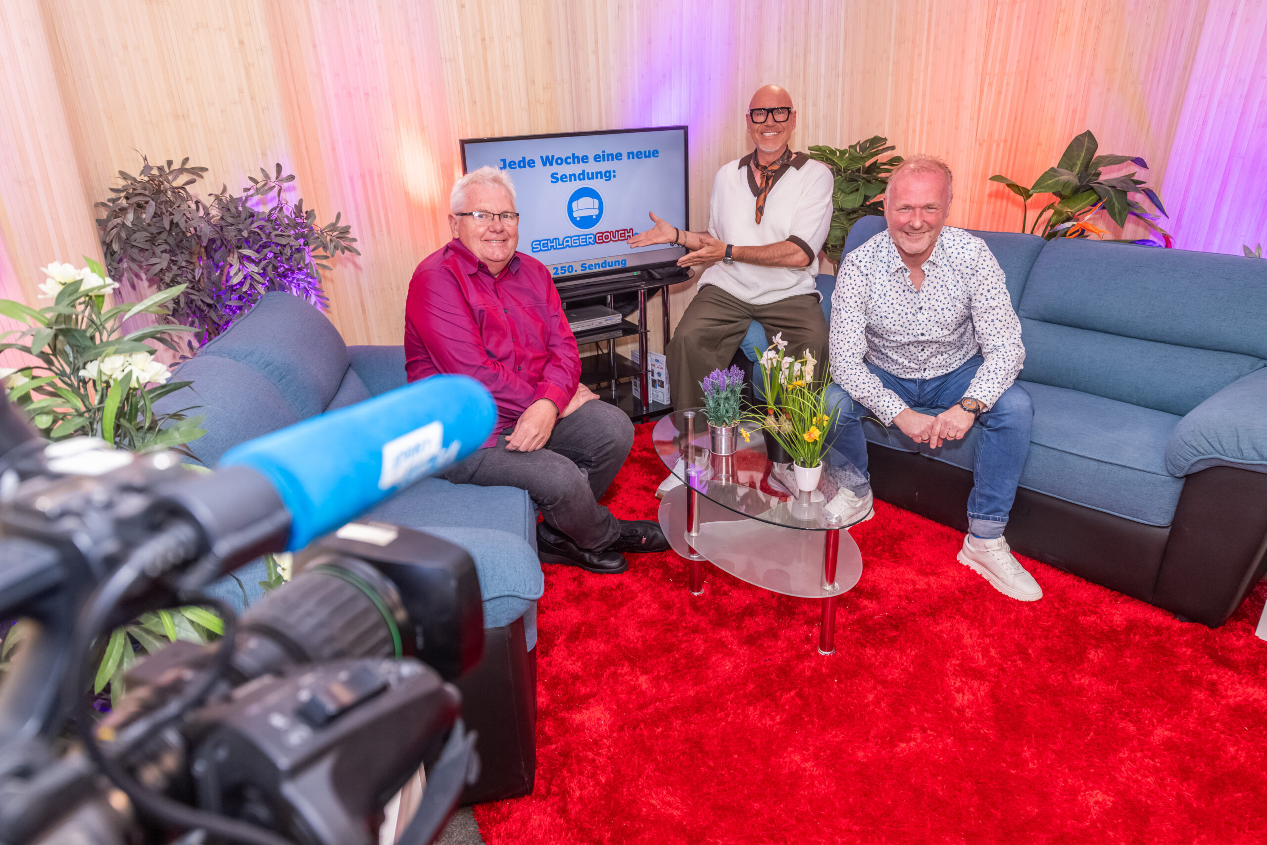 🎉 250. Ausgabe der „Schlagercouch“ – Jubiläumssendung mit Olaf Henning erfolgreich produziert 🎤